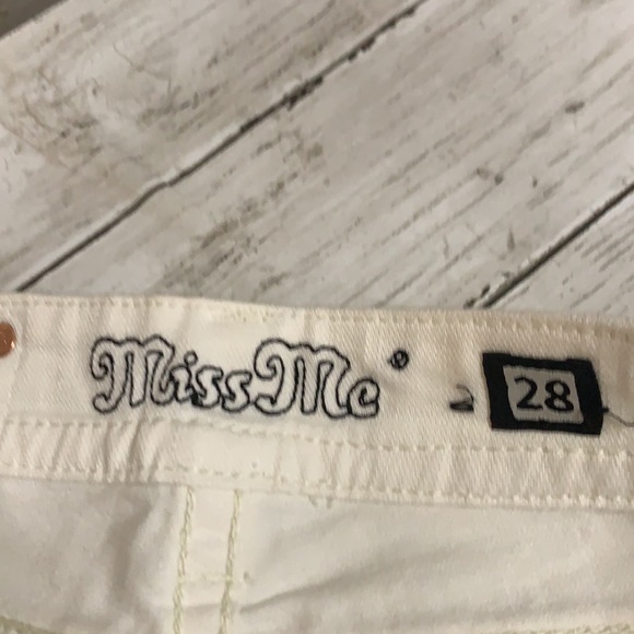 Miss Me Creamy White Distressed Jean Shorts 28 - Picture 10 of 14